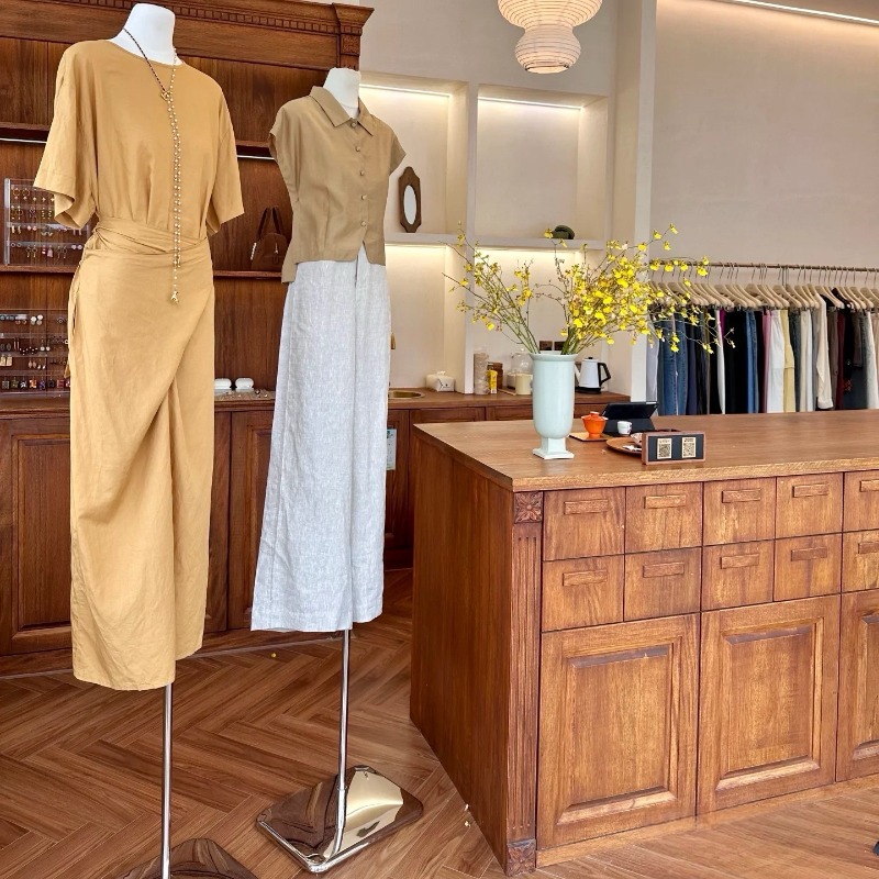 Clothing shop checkout page Me - Office Furniture Buyers recensie en prijs